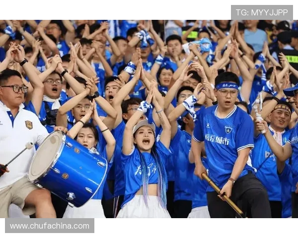 南京足球队团队协作引发热议球迷对战术配合和球员默契产生分歧